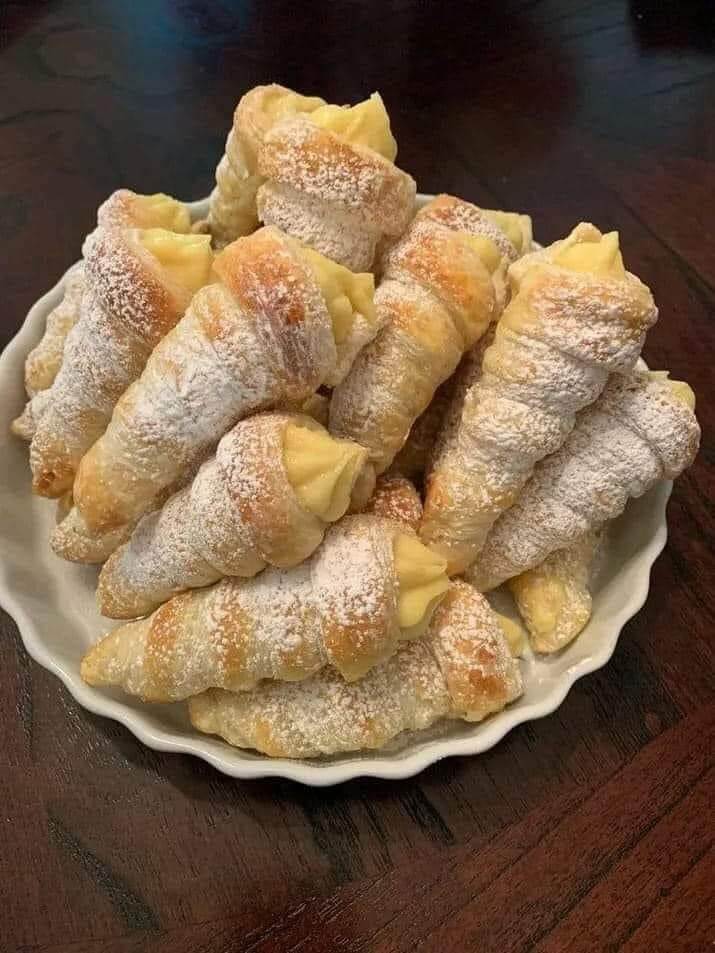 ITALIAN-CREAM STUFFED CANNONCINI