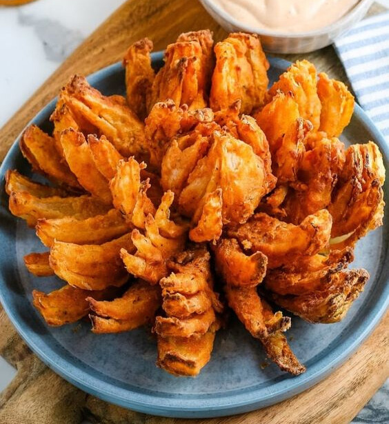 Easy Air Fryer Blooming Onion 1