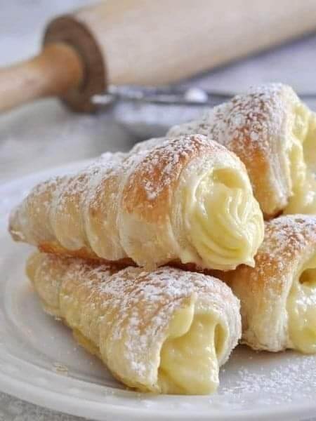 Puff Pastry Cream Horns