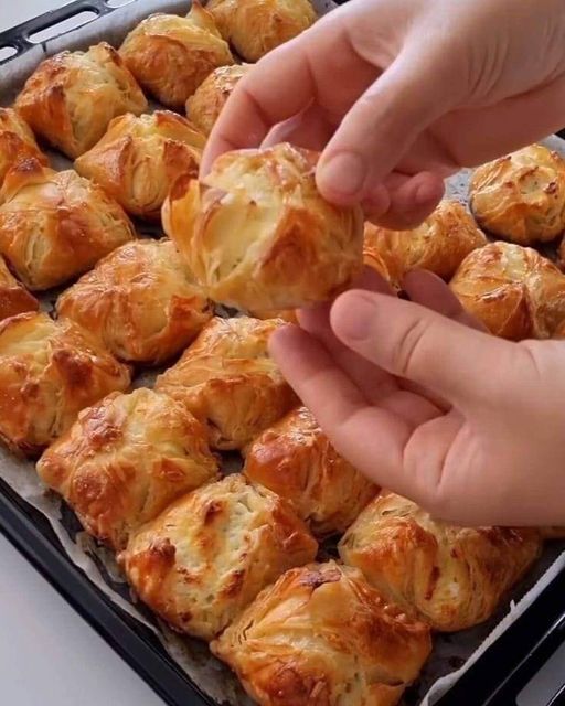 Discover the Art of Hand Rolled Crispy Pastries 1