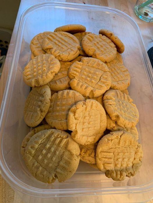 EASY COOKIES WITH PEANUT BUTTER IN THE AIR FRYER 1