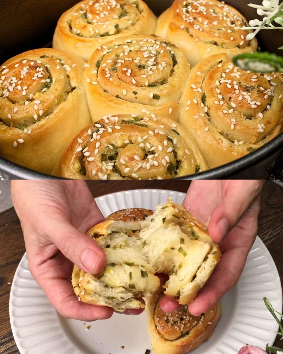 Savory Garlic Cinnabons with Green Onion and Sesame Seeds 1 Savory Garlic Cinnabons with Green Onion and Sesame Seeds