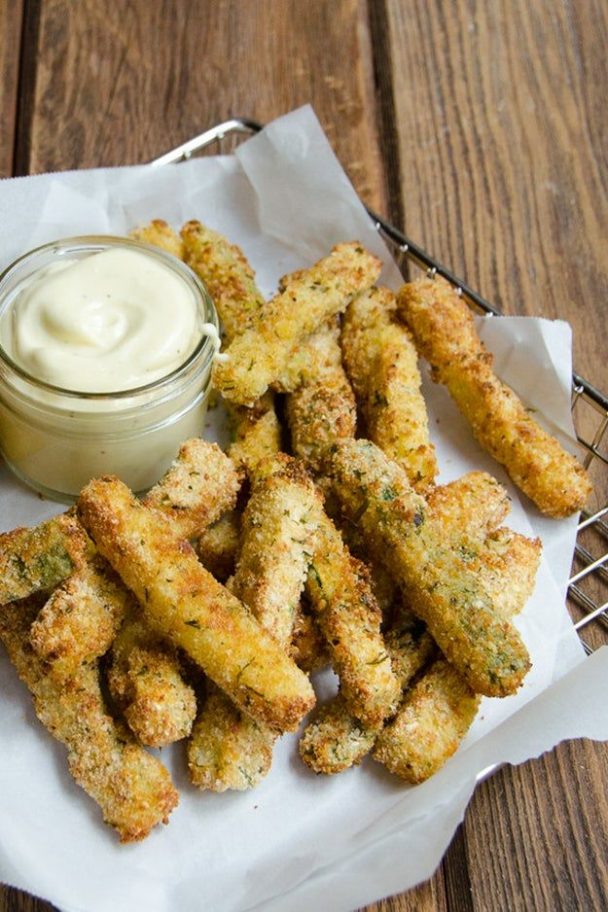 Zucchini fries in an air fryer 1