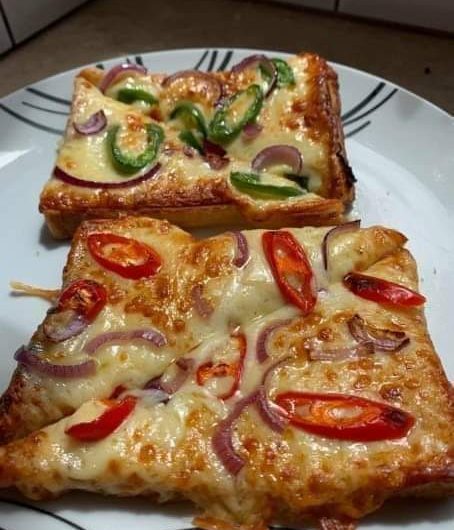 Air Fryer Garlic Toast Pizzas 1