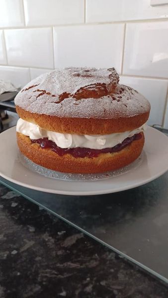 Cake with a Victoria sponge 1