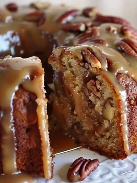 Bundt cake with caramel and pecans 1