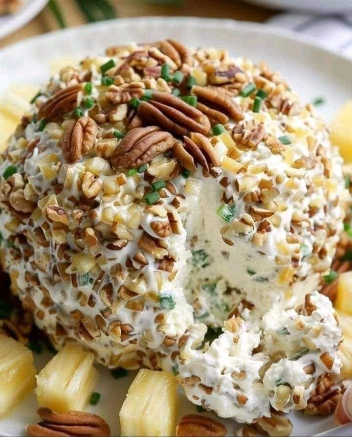 Cheese ball with pineapple 1