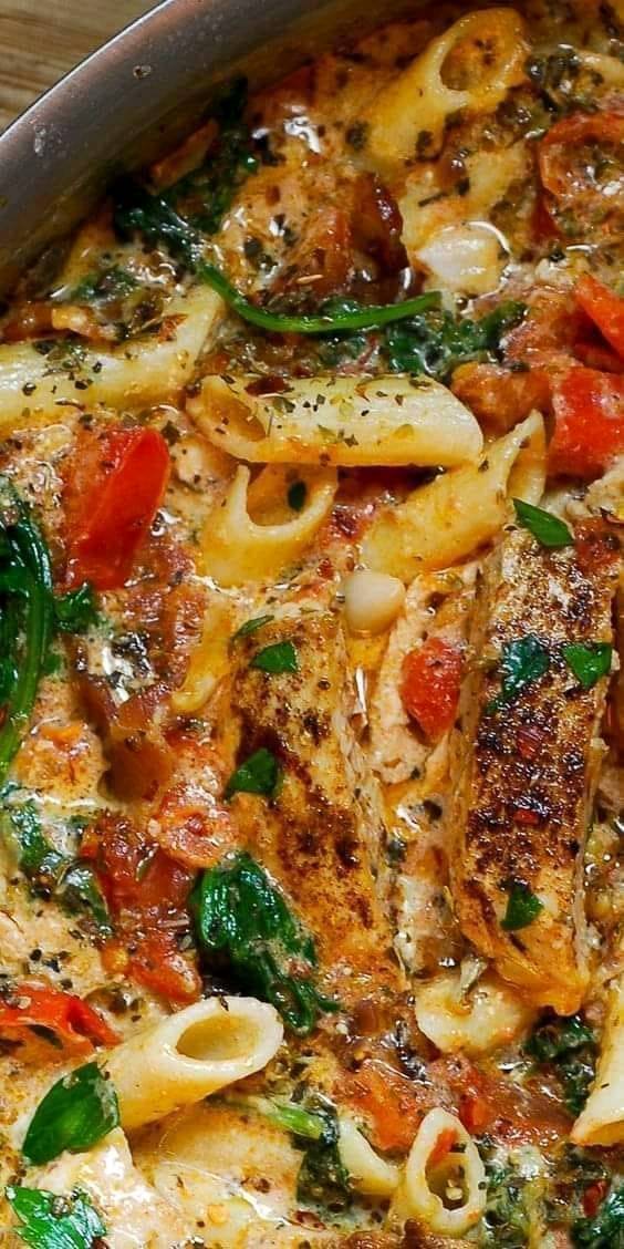 Creamy Sun-Dried Pasta with Chicken and Spinach 1