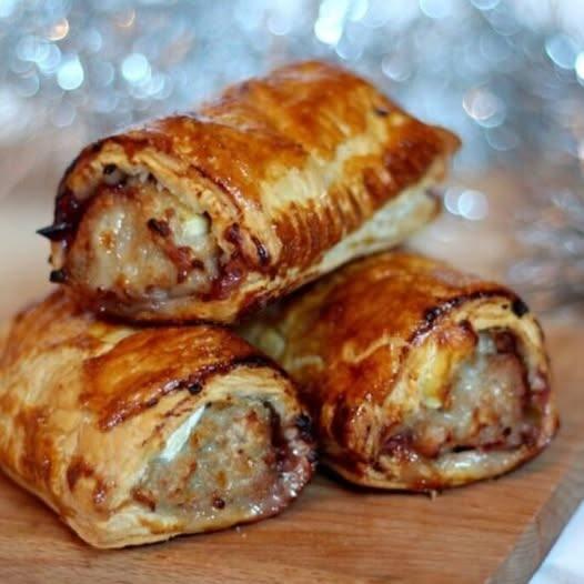 Air Fryer Christmas Sausage Rolls with Cranberry and Brie 1