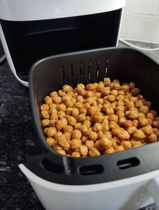 Crispy Air Fryer Chickpeas are a delicious and easy snack to make! 1