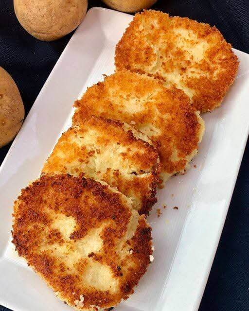 Garlic Parmesan Air Fryer Potato Cakes 1