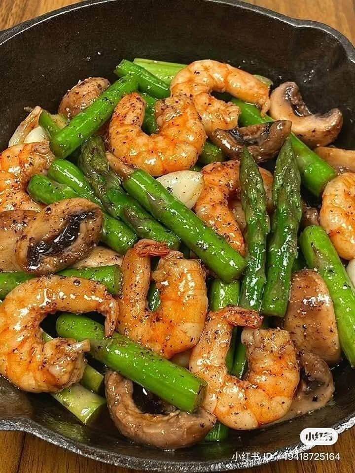 stir-fried shrimp and asparagus dish with mushrooms 1