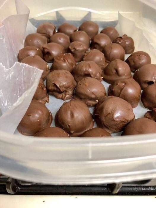 Peanut Butter Balls (Low Carb) 1