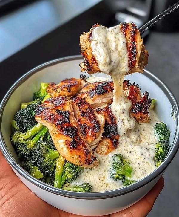 Grilled Chicken and Broccoli Bowl with Creamy Garlic Sauce 1