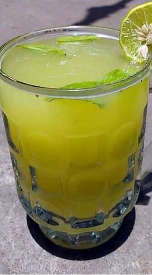 Fat-Burning Pineapple, Lemon, and Ginger Juice 1