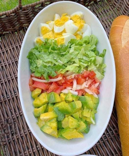 Fresh & Delicious Salad: A Simple Recipe for a Healthy Meal 1