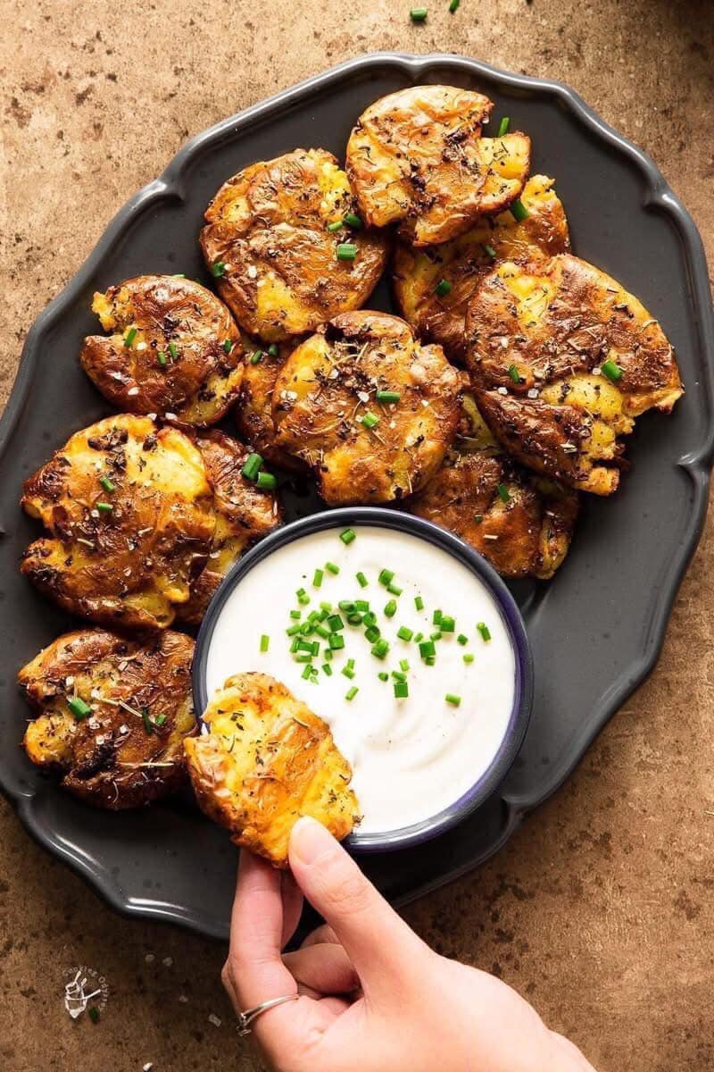 Air Fryer Garlicky Smashed Potatoes 1