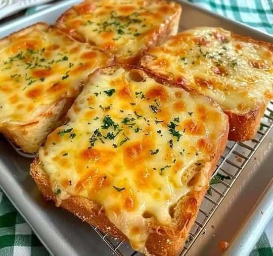 Cheesy Texas Toast: Irresistibly Cheesy and Crispy 1