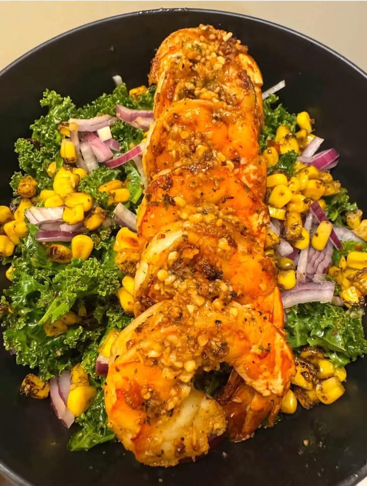 Garlic Shrimp Kale Salad with Roasted Corn 1