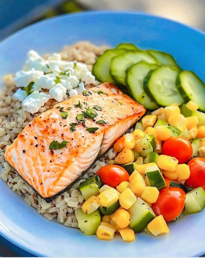 Mediterranean Salmon Bowl with Brown Rice & Veggies 1