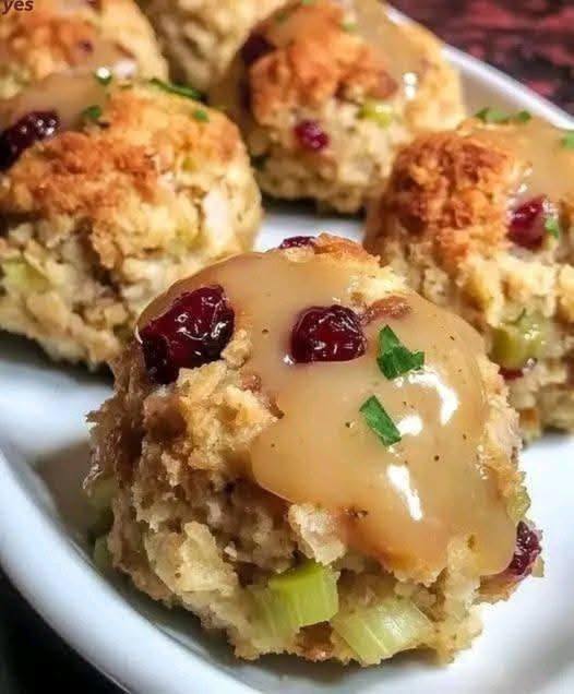 Crispy Stuffing Balls with Gravy 1