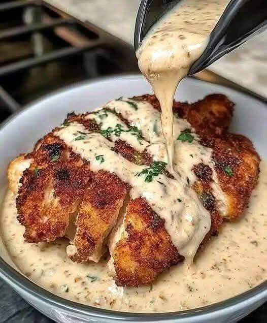 Crispy Chicken Cutlets with Creamy Garlic Herb Sauce 1